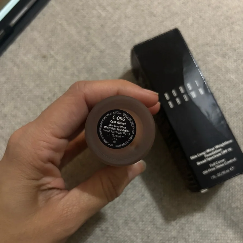 5 items x $25 Bobbi Brown Weightless Foundation